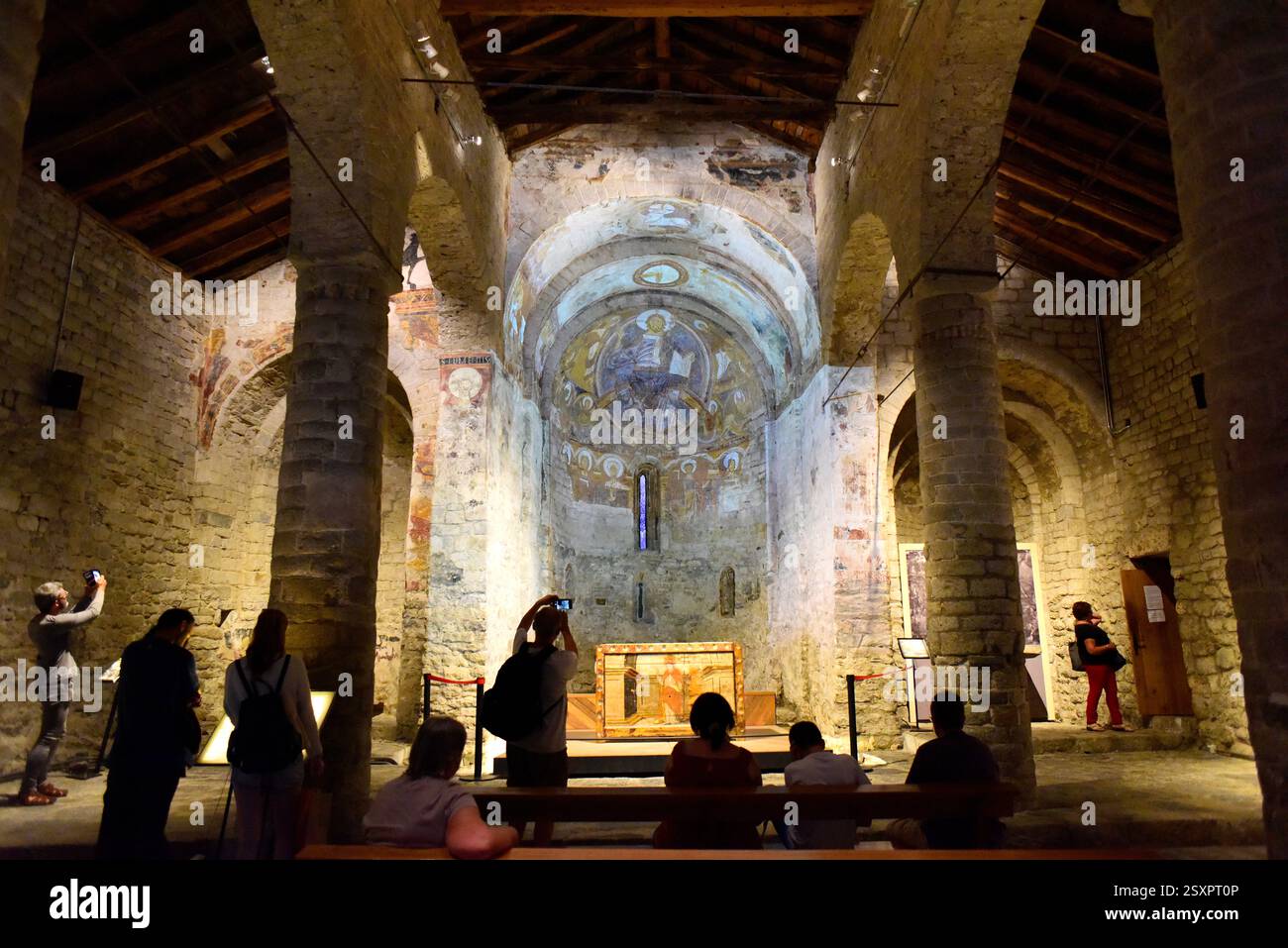 Taüll, chiesa di Sant Climent (romanica, XI secolo). Patrimonio mondiale dell'UNESCO. Interno. Vall de Boí, alta Ribaganza, Lleida, Catalogna, Spagna. Foto Stock