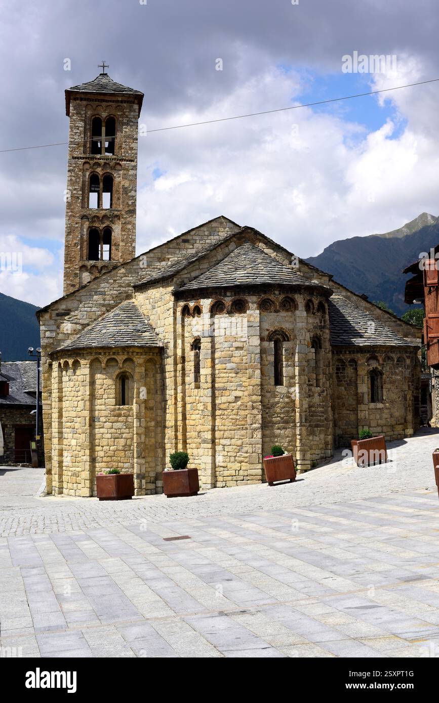 Taüll, chiesa di Santa Maria (romanica, XI secolo). Patrimonio mondiale dell'UNESCO. Vall de Boí, alta Ribaganza, Lleida, Catalogna, Spagna. Foto Stock