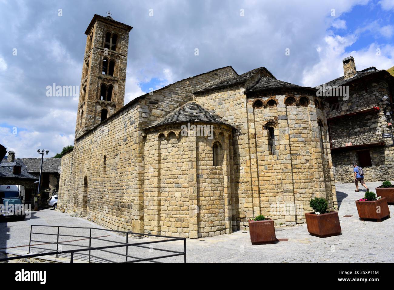 Taüll, chiesa di Santa Maria (romanica, XI secolo). Patrimonio mondiale dell'UNESCO. Vall de Boí, alta Ribaganza, Lleida, Catalogna, Spagna. Foto Stock
