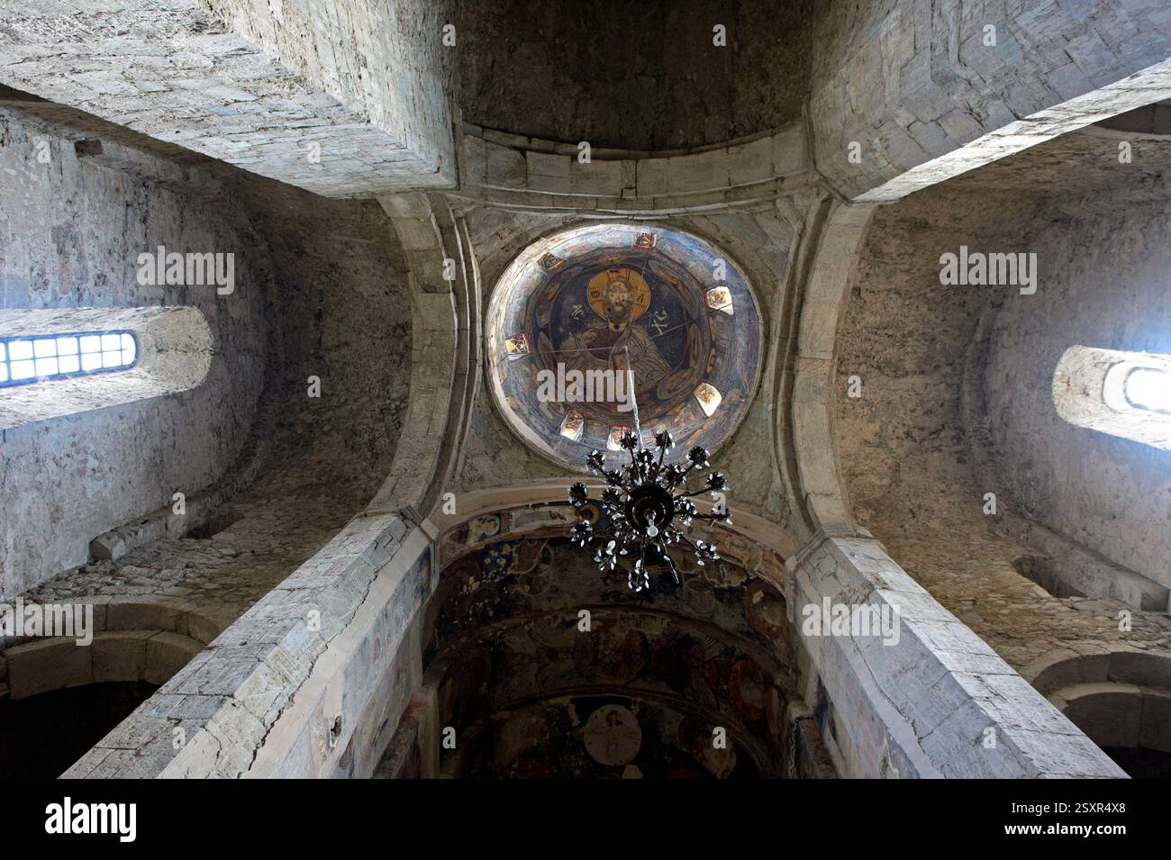 Ammira la cupola della chiesa a tre navate con cupola a croce di Samtavisi, Samtavisi, Cartalia interna, Georgia Foto Stock