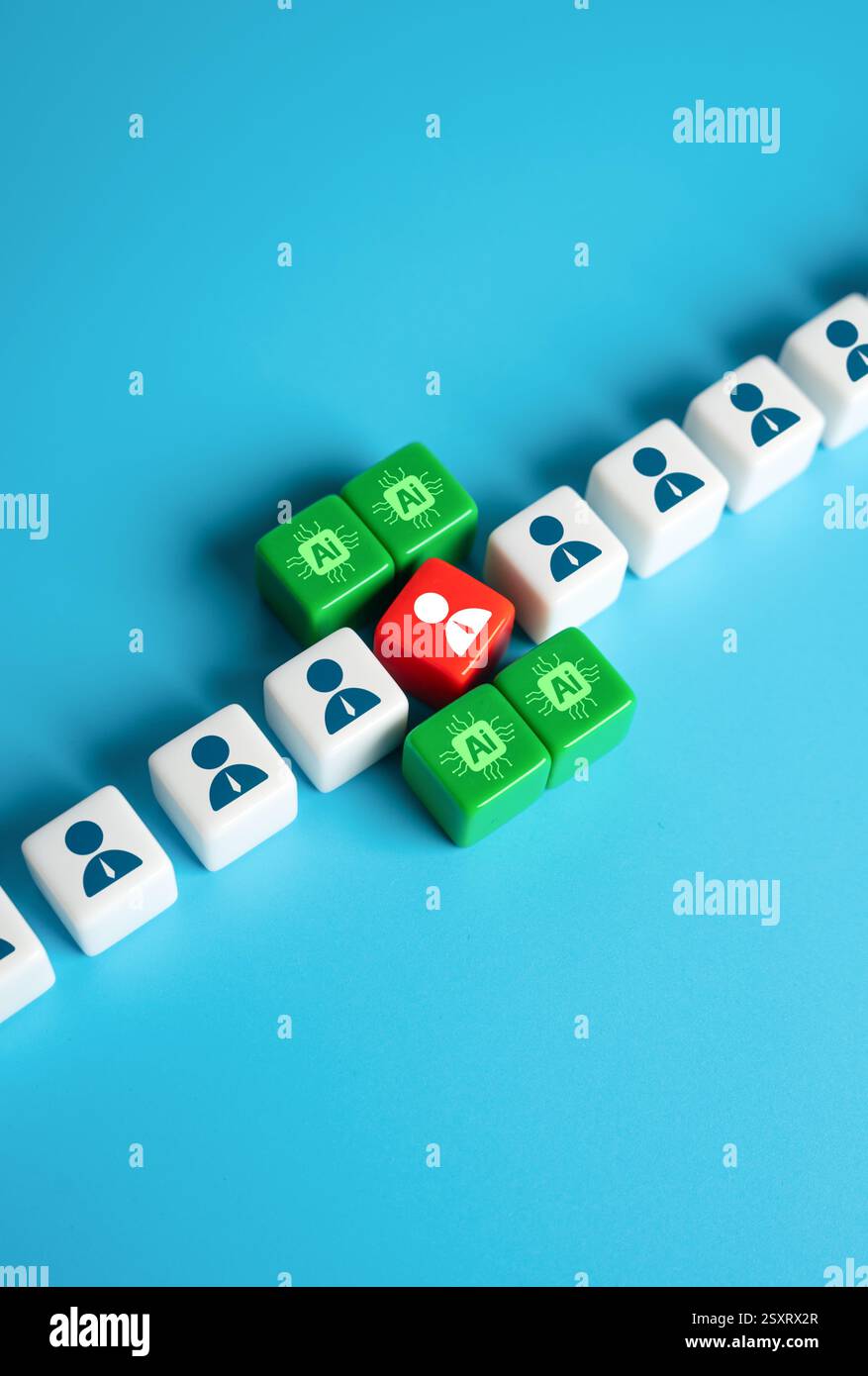 Sostituire un dipendente in partenza con l'intelligenza artificiale. Colmare le lacune nel personale ed evitare interruzioni del processo di lavoro. Strumenti aziendali e nuova tecnologia di rete neurale Foto Stock