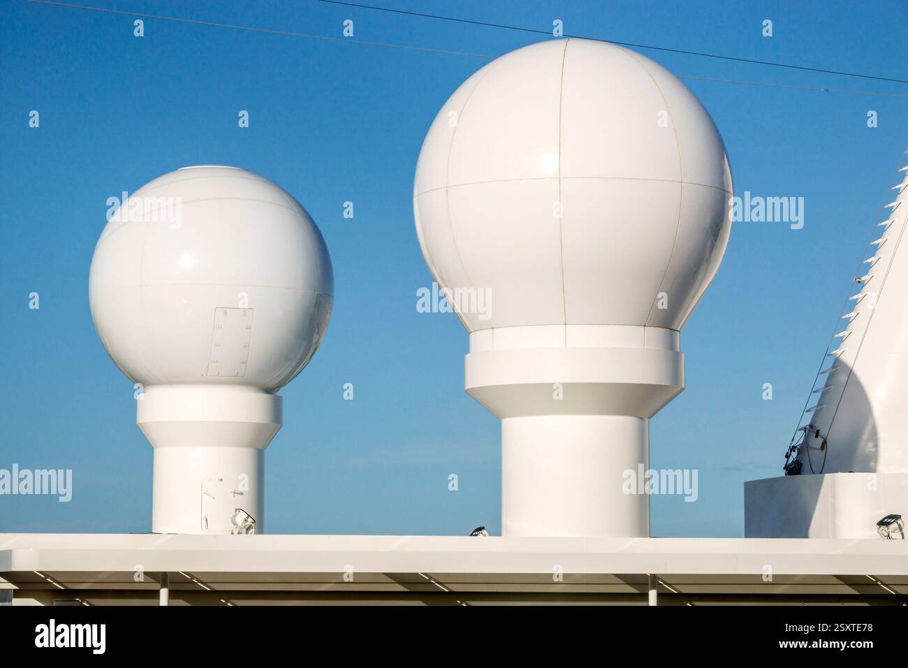San Juan Porto Rico, Norwegian Cruise Line NCL Breakaway, nave da crociera, antenne radome, comunicazione satellitare, navigazione marittima, tecnologia di bordo, ra Foto Stock