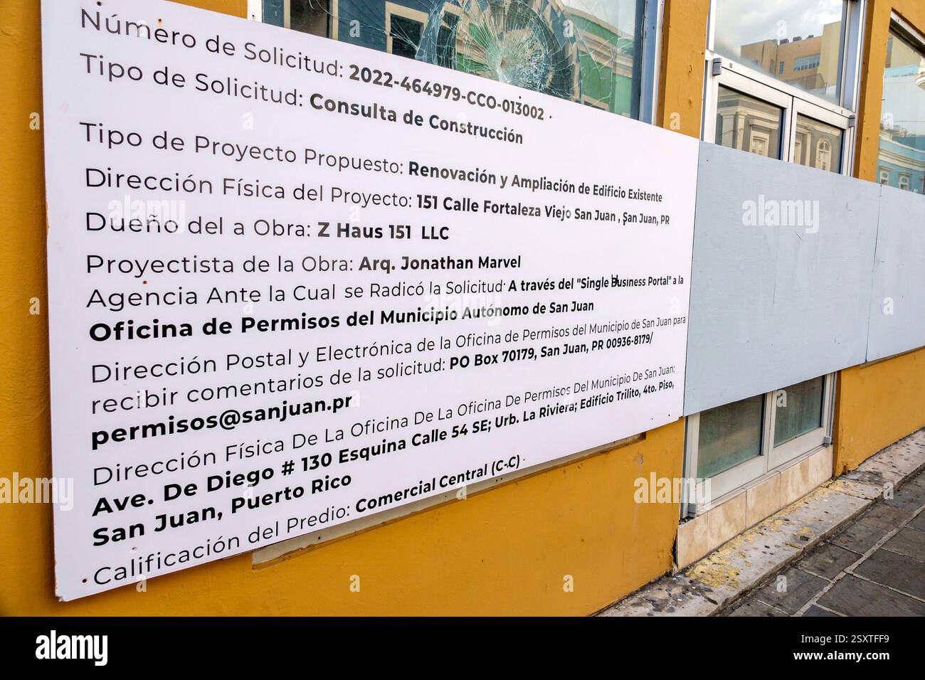 San Juan Porto Rico, Viejo Old San Juan, Calle de la Fortaleza, cartello di permesso di costruzione, progetto di ristrutturazione di edifici, architetto Jonathan Marvel, municipale Foto Stock