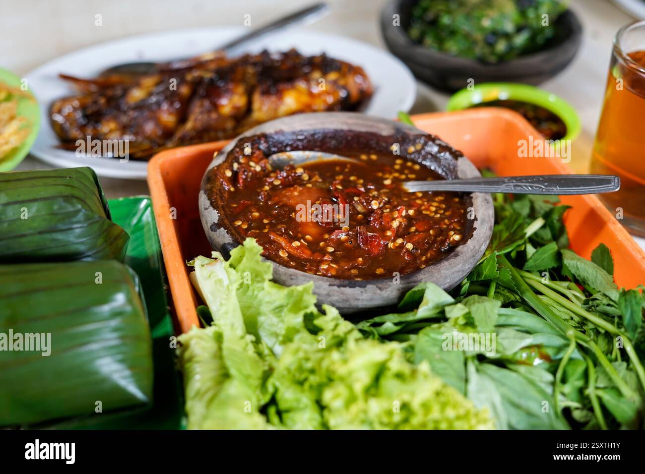 Salsa al peperoncino rosso, cibo sundanese Foto Stock