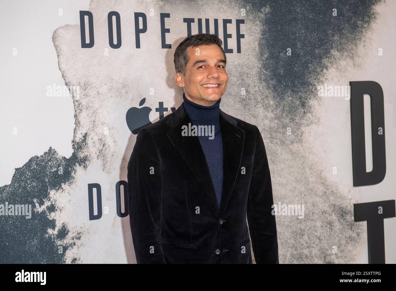 New York, Stati Uniti. 25 febbraio 2025. NEW YORK, NEW YORK - FEBBRAIO 25: Wagner Moura partecipa alla prima della serie "Dope Thief" di Apple TV al Regal Union Square il 25 febbraio 2025 a New York. Crediti: Ron Adar/Alamy Live News Foto Stock