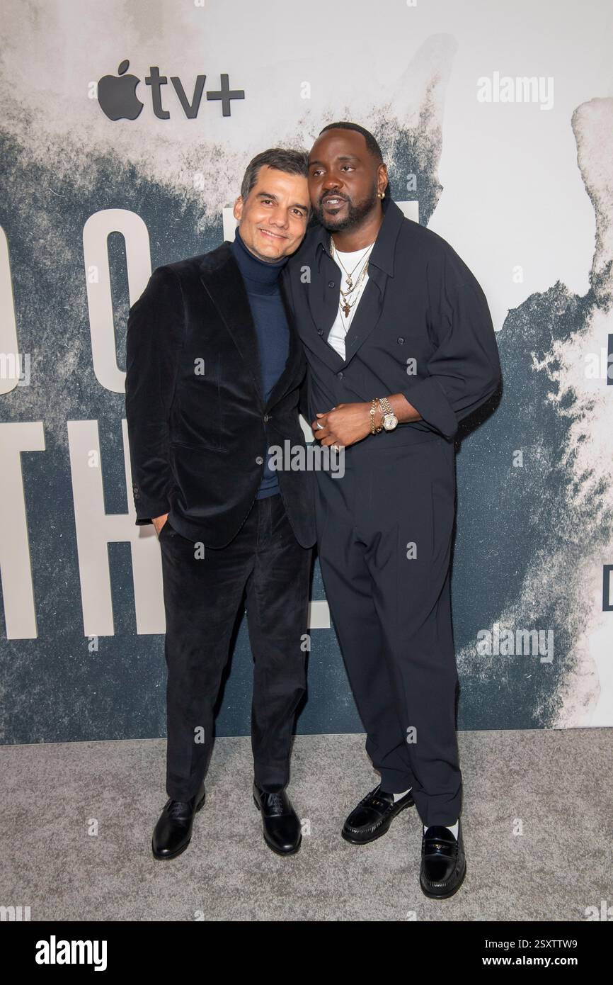 New York, Stati Uniti. 25 febbraio 2025. NEW YORK, NEW YORK - FEBBRAIO 25: (L-R) Wagner Moura e Brian Tyree Henry partecipano alla prima della serie "Dope Thief" di Apple TV al Regal Union Square il 25 febbraio 2025 a New York. Crediti: Ron Adar/Alamy Live News Foto Stock