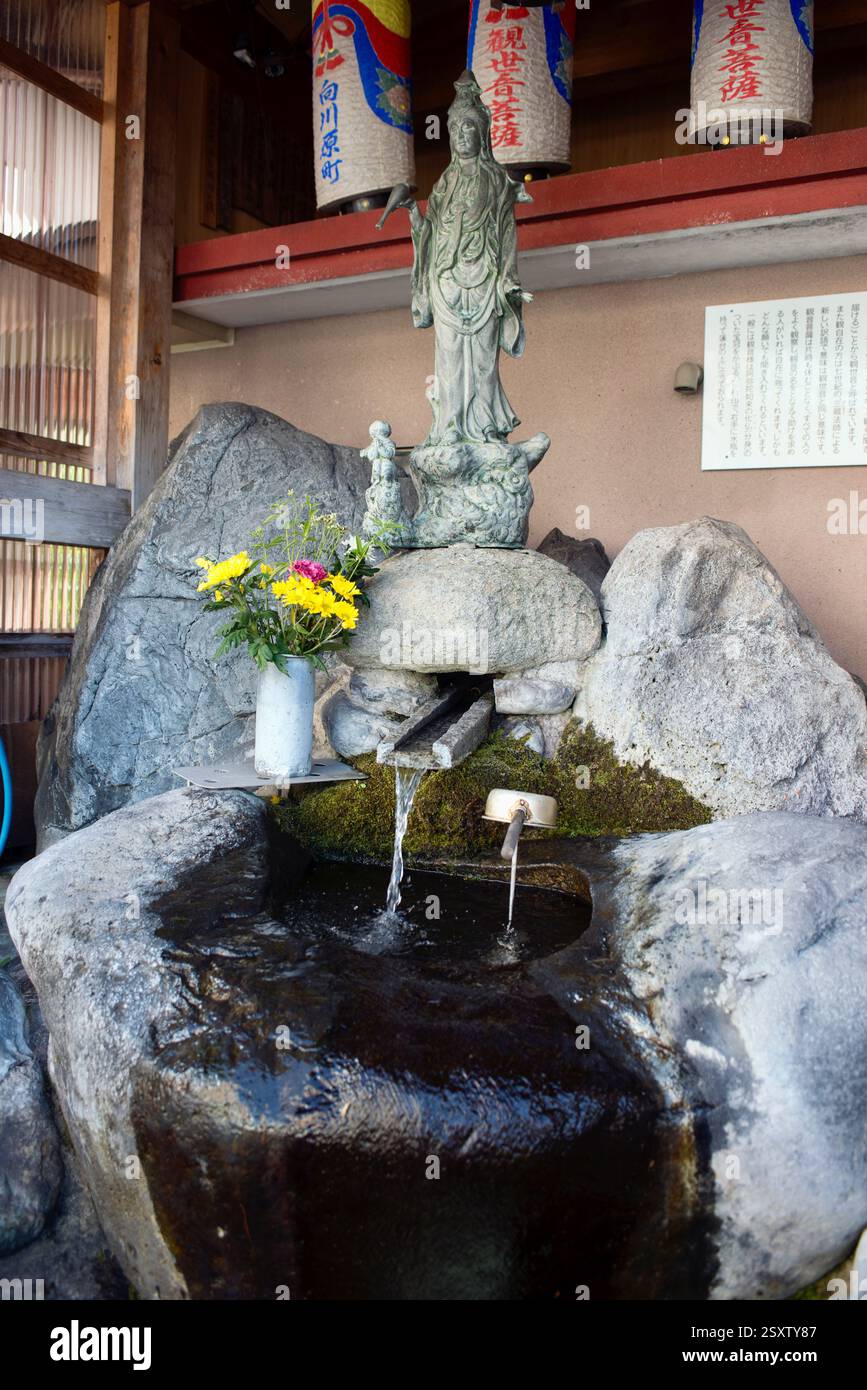 La foto mostra una delle sorgenti lungo il fiume Itachi nella città di Toyoma, prefettura di Toyama, Giappone, il 13 settembre 2017. FOTO ROB GILHOOLY Foto Stock