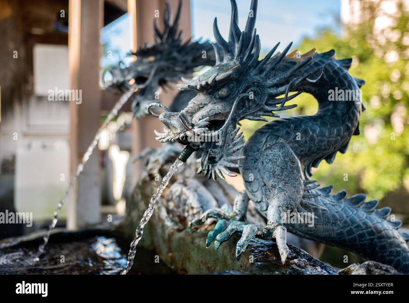 La foto mostra una delle sorgenti decorative sulle rive del fiume Itachi nella città di Toyoma, prefettura di Toyama, Giappone, il 13 settembre 2017. ROBERT GILHOOLY Foto Stock