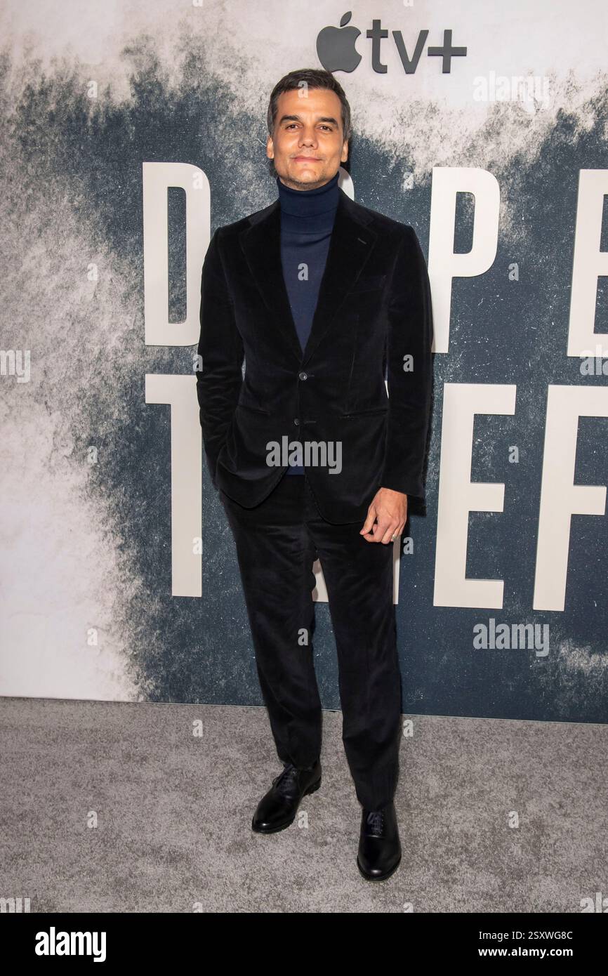 New York, Stati Uniti. 25 febbraio 2025. Wagner Moura partecipa alla prima della serie TV Apple di ''Dope Thief'' al Regal Union Square di New York, New York, USA, il 25 febbraio 2025. (Foto di Thenews2/NurPhoto) crediti: NurPhoto SRL/Alamy Live News Foto Stock
