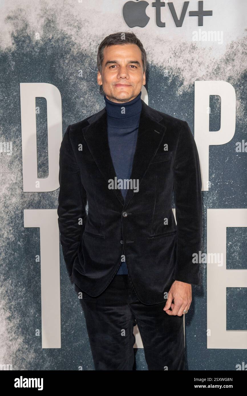 New York, Stati Uniti. 25 febbraio 2025. Wagner Moura partecipa alla prima della serie TV Apple di ''Dope Thief'' al Regal Union Square di New York, New York, USA, il 25 febbraio 2025. (Foto di Thenews2/NurPhoto) crediti: NurPhoto SRL/Alamy Live News Foto Stock