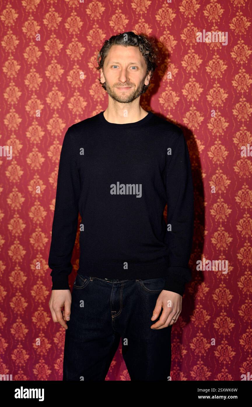 Moritz Heidelbach bei der Premiere der ARD Comedy-serie Ghosts im Cinenova Kino. Köln, 25.02.2025 *** Moritz Heidelbach alla prima della serie comica ARD fantasmi al cinema Cinenova di Colonia, 25 02 2025 foto:XT.xNgox/xFuturexImagex ghosts_5384 Foto Stock