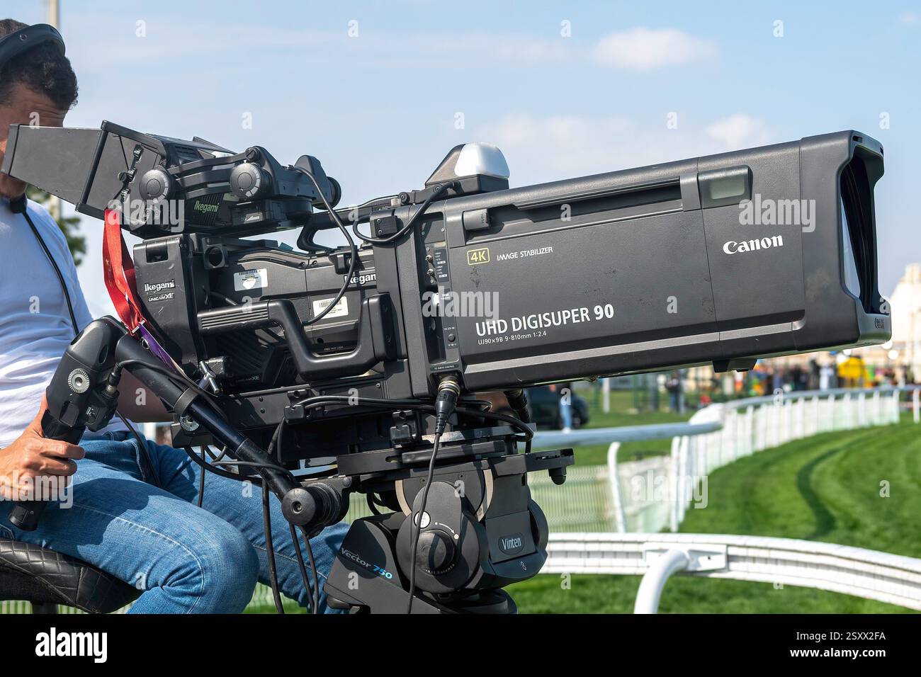 Visione ravvicinata delle apparecchiature professionali per la trasmissione 4K Foto Stock
