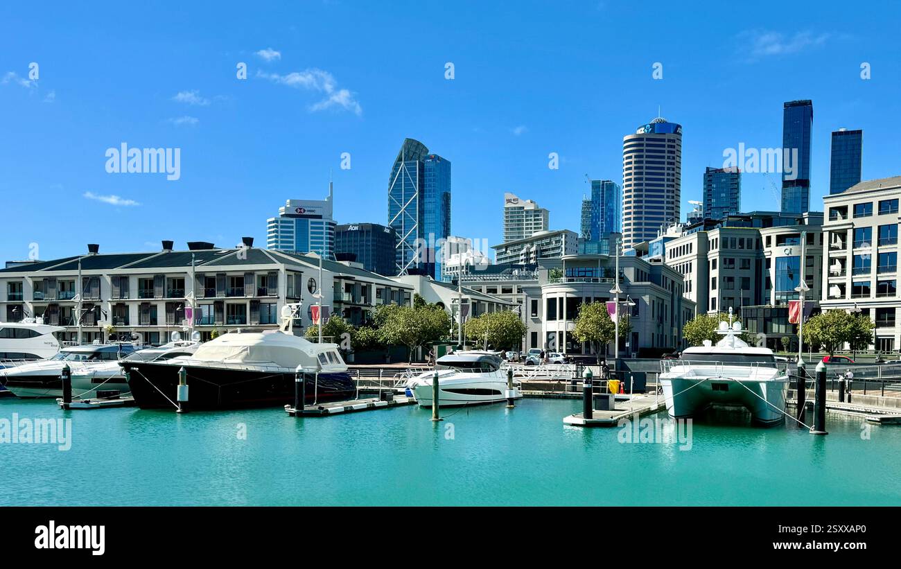 Barche di lusso ormeggiate a Viaduct Basin Auckland, nuova Zelanda. - Immagine stock catturata con smartphone