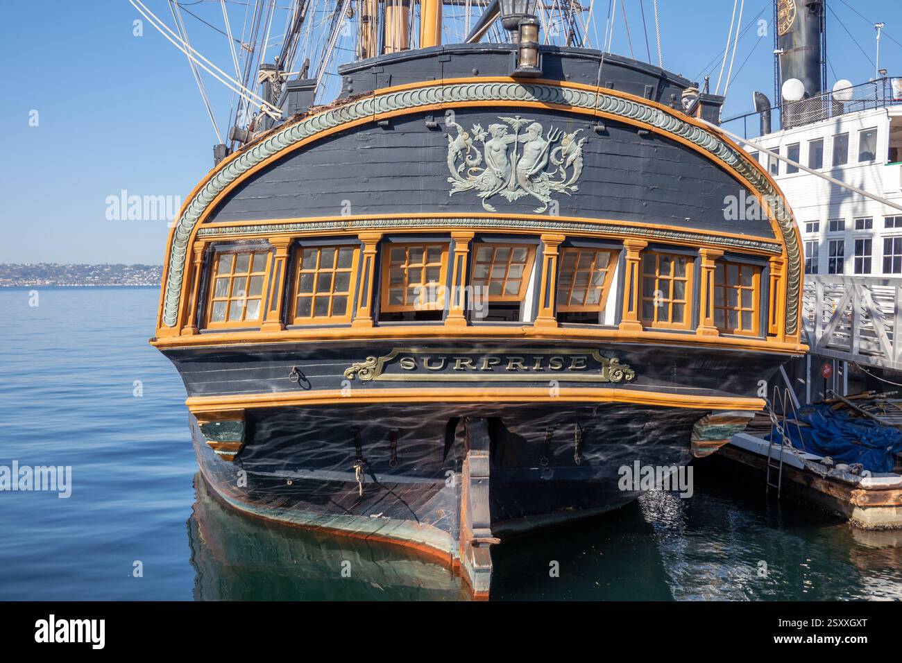 HMS Surprise Replica Tall Ship San Diego Maritime Museum, Una replica della HMS Rose, è stata descritta in The Pirates of the Caribbean come HMS Providence Foto Stock