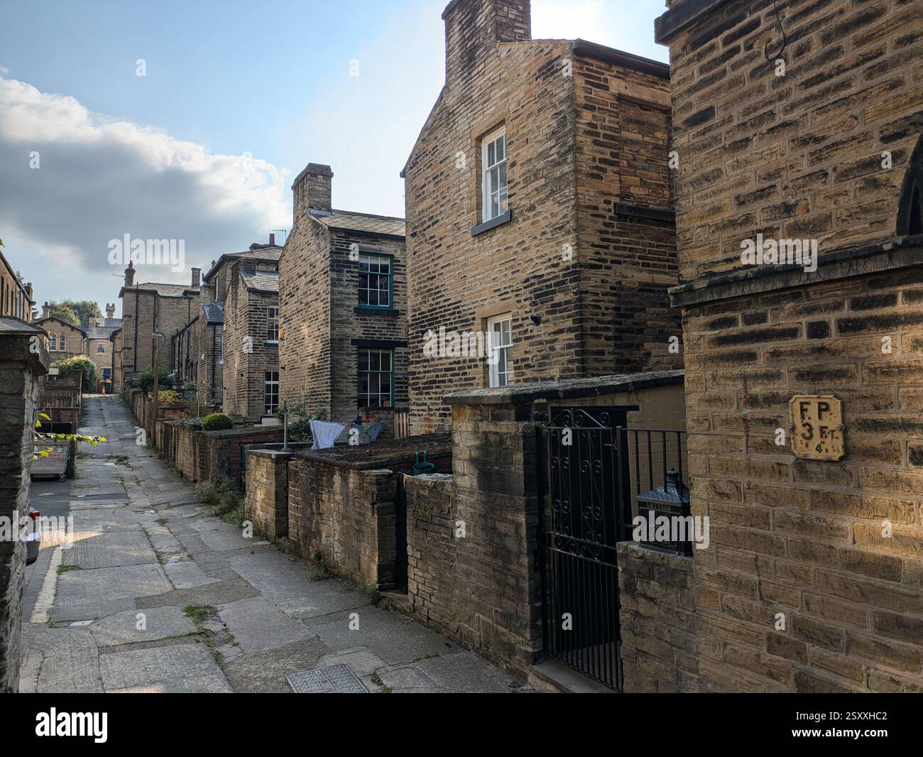 Victorian Terrace House and Yards a Saltaire, West Yorkshire, Regno Unito Foto Stock