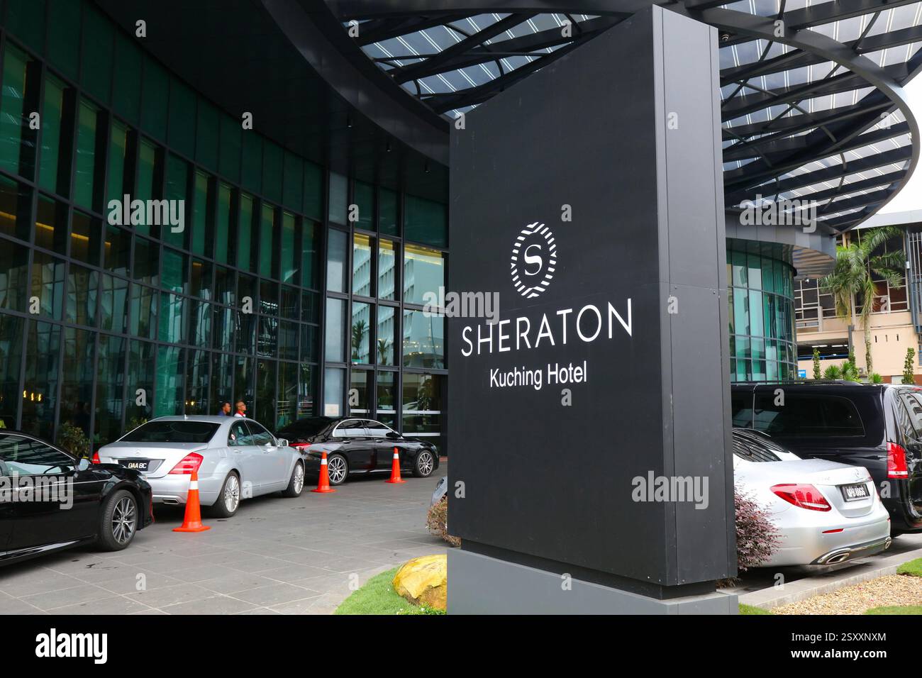 KUCHING, MALESIA - 8 MARZO 2024: Sheraton Hotel a Kuching, Malesia. Sheraton Hotels and Resorts fa parte di Marriott International. Foto Stock