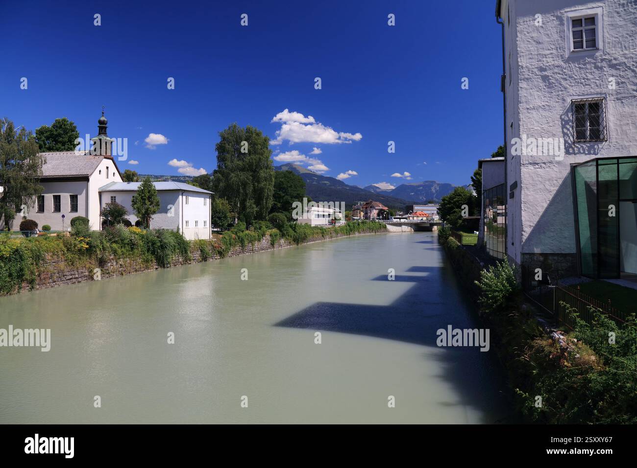 Hallein città storica in Austria. Stato di Salisburgo. Fiume Salzach. Foto Stock