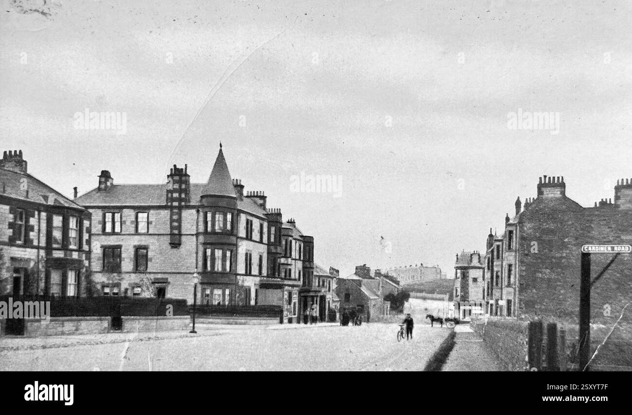 1940 Regno Unito: Vintage retro Old Black and White foto di persone al lavoro e in vacanza. Abbigliamento d'epoca e luogo. Foto Stock