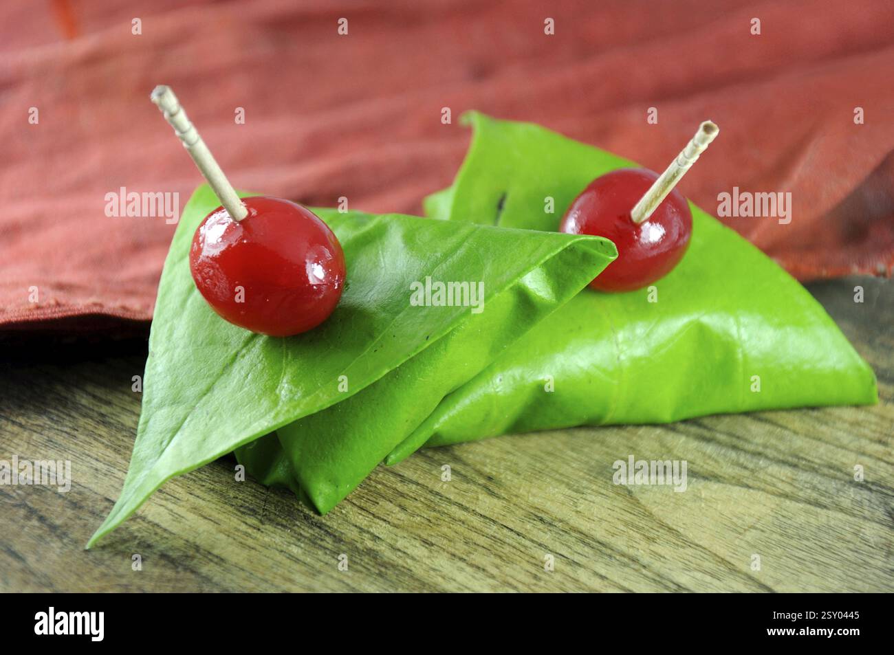 Dolce paan avvolto in foglia di betel a Mumbai, presso Maharashtra India Asia Foto Stock
