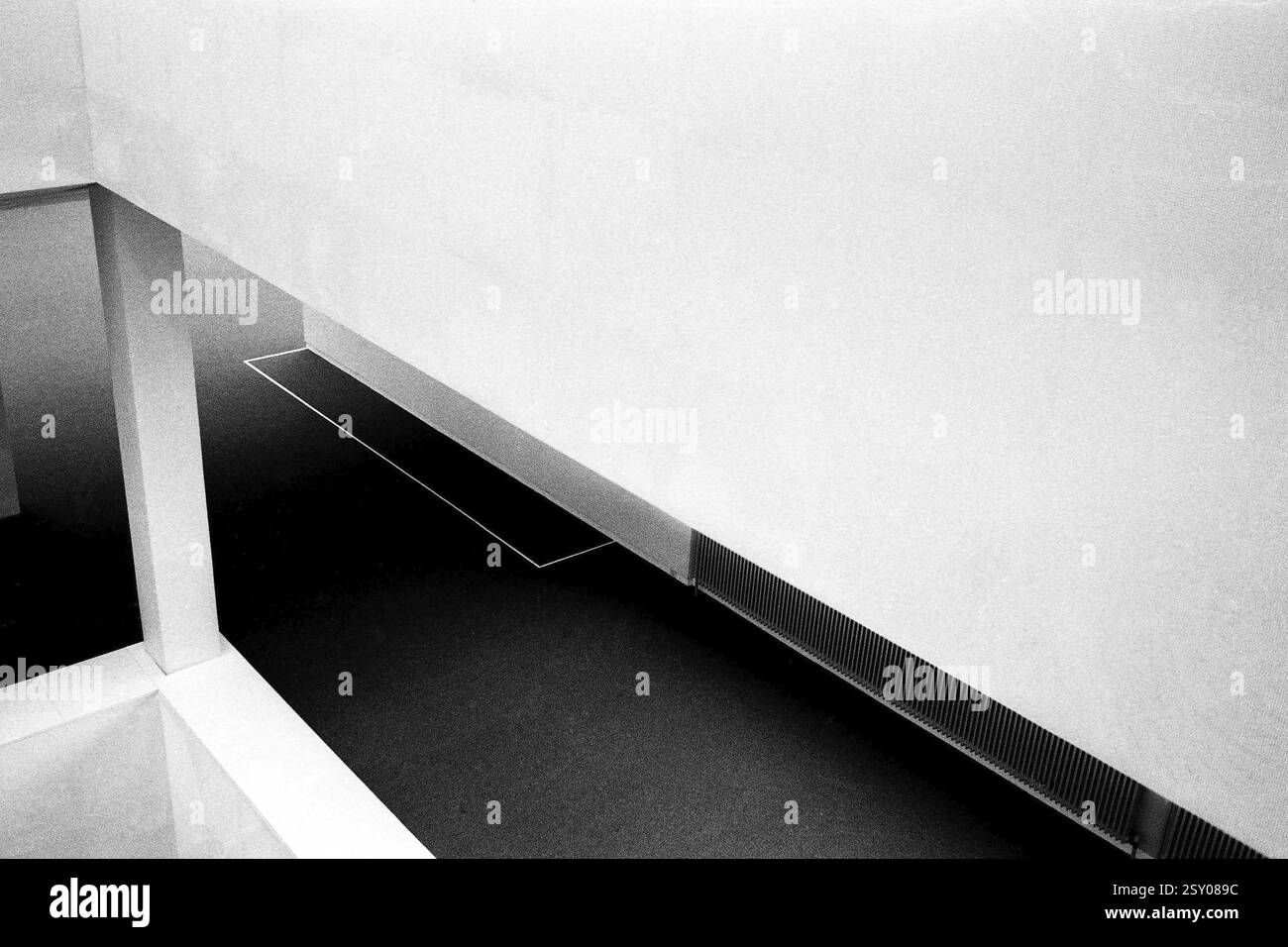 Linea di sicurezza all'interno del Museo Van Gogh Amsterdam Paesi Bassi Olanda 1986 Foto Stock