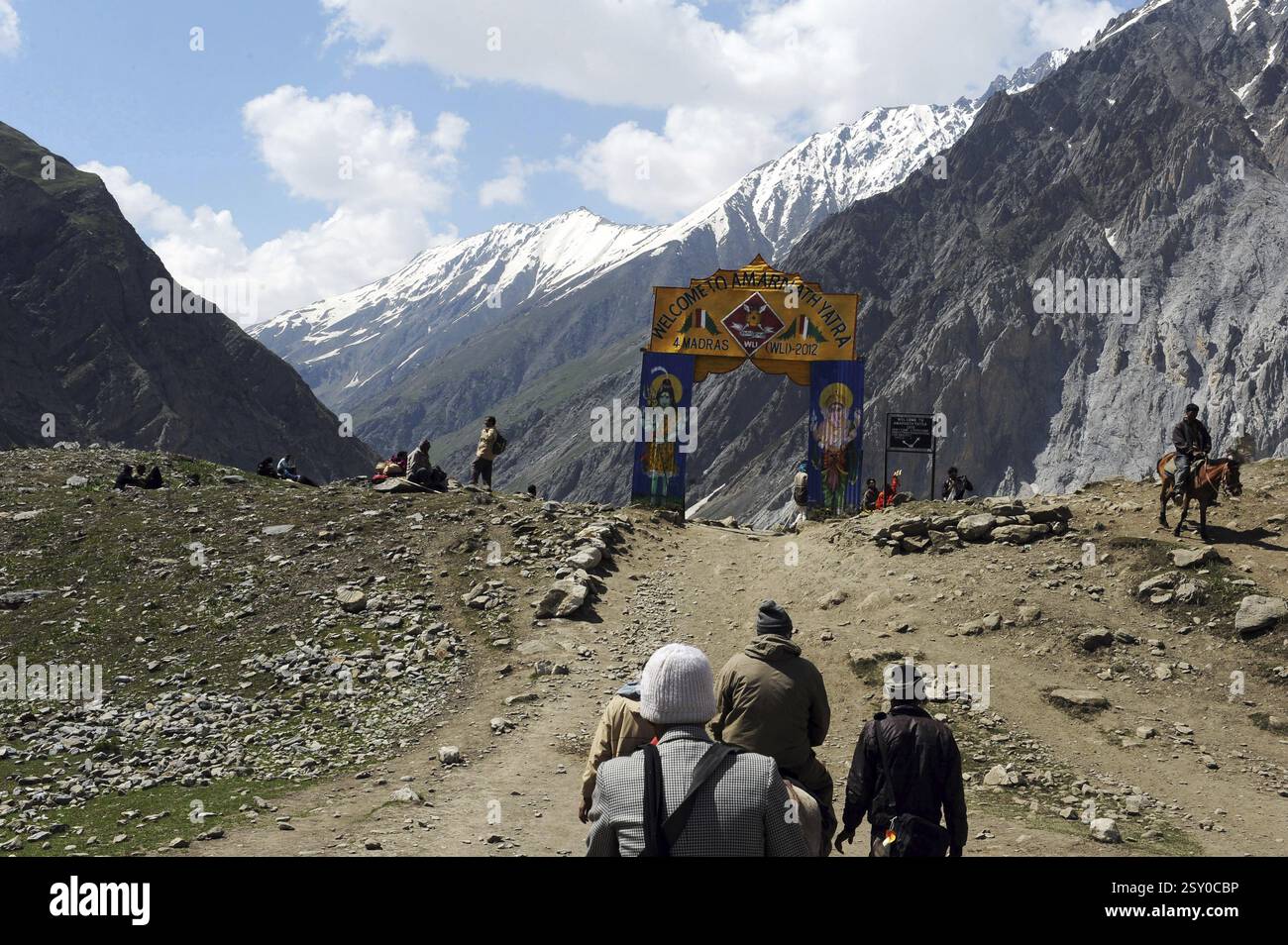 Pilgrim sangam alla sacra grotta, amarnath yatra, Jammu Kashmir, India, Asia Foto Stock