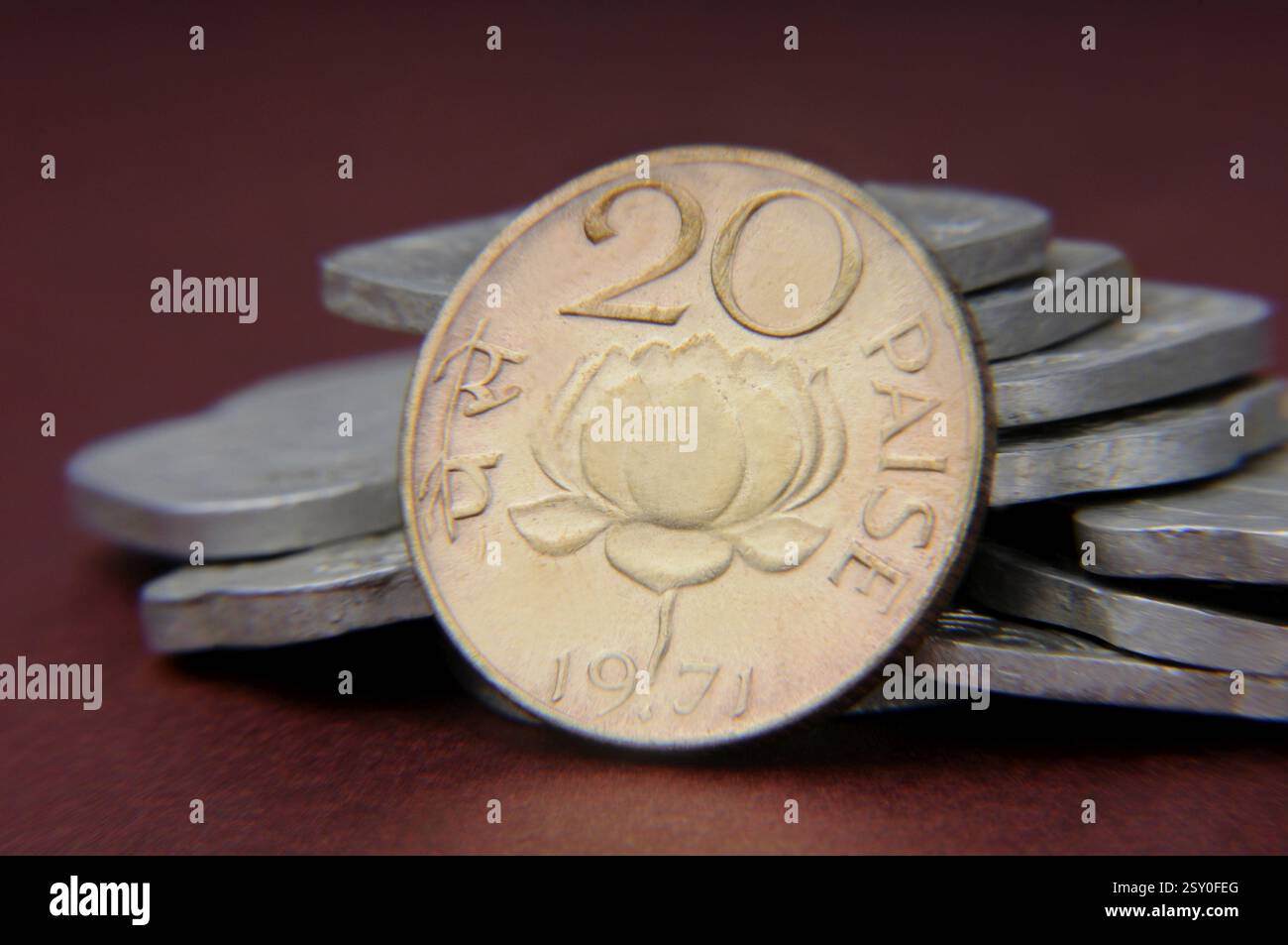 Concetto di vecchie monete indiane Foto Stock