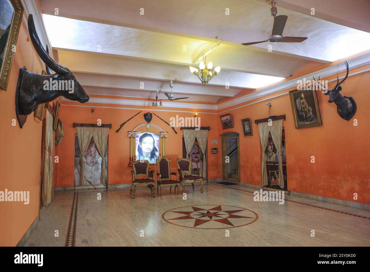 La parte interna del palazzo bastar a jagdalpur, Chhattisgarh, India, Asia Foto Stock