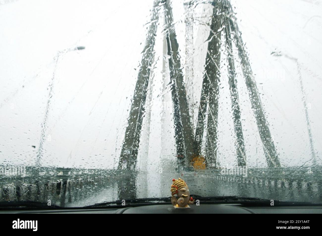 Bandra worli rajiv gandhi collegamento marittimo attraverso il parabrezza, Bombay Mumbai, Maharashtra, India, Asia Foto Stock