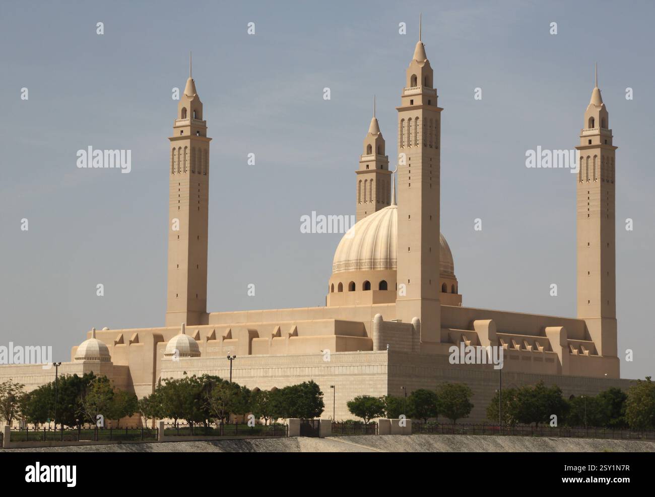 la moschea del sultano qaboos sul lato dell'autostrada 15 nizwa oman medio oriente Foto Stock