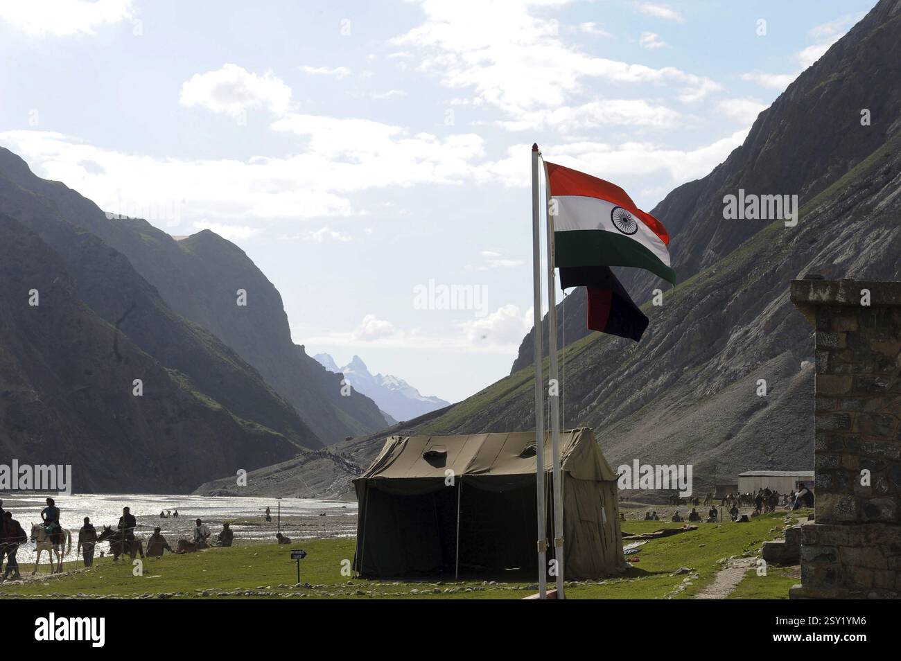 Pilgrim sangam alla sacra grotta, amarnath yatra, Jammu Kashmir, India, Asia Foto Stock