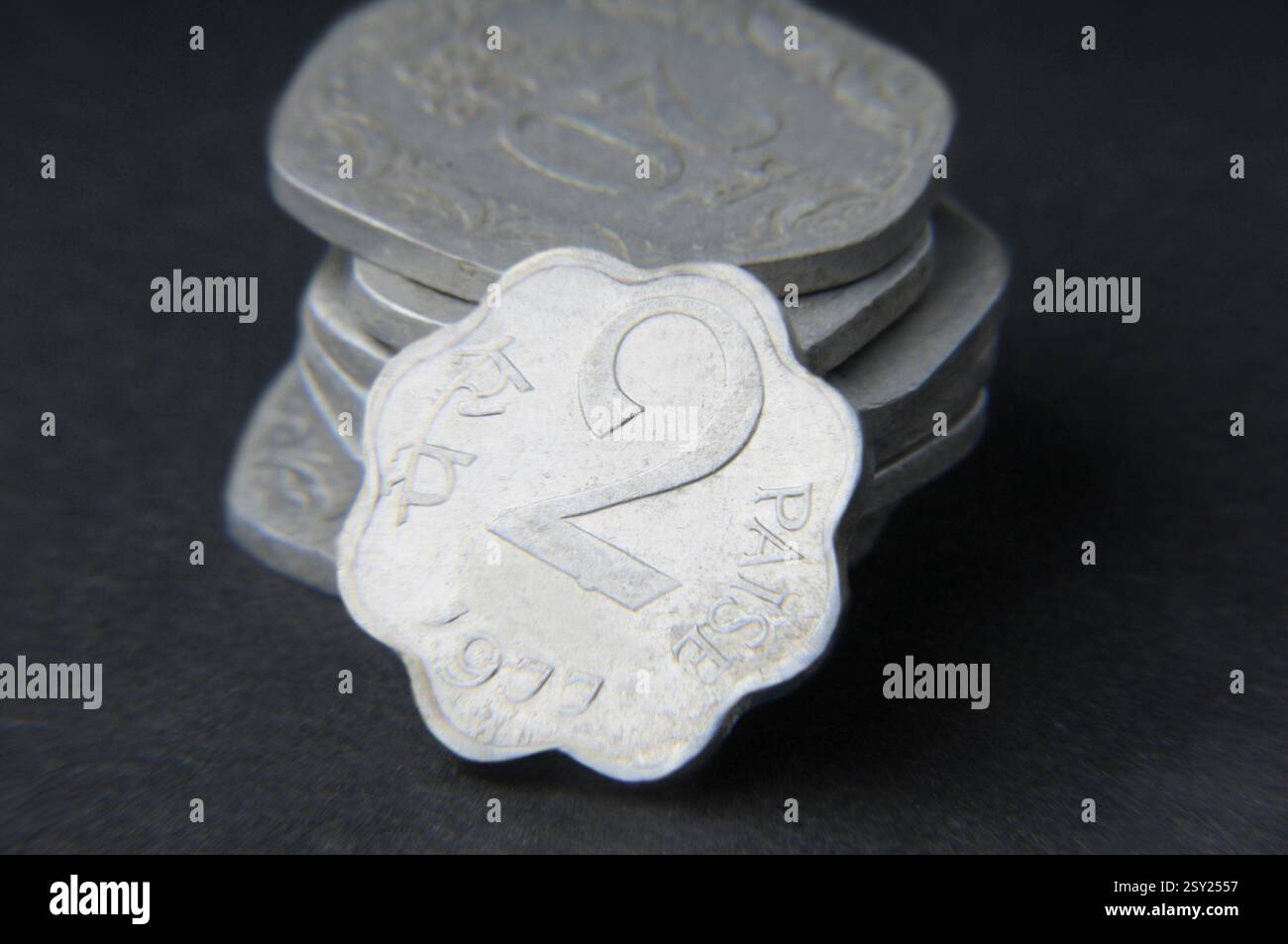 Concetto di vecchie monete indiane Foto Stock