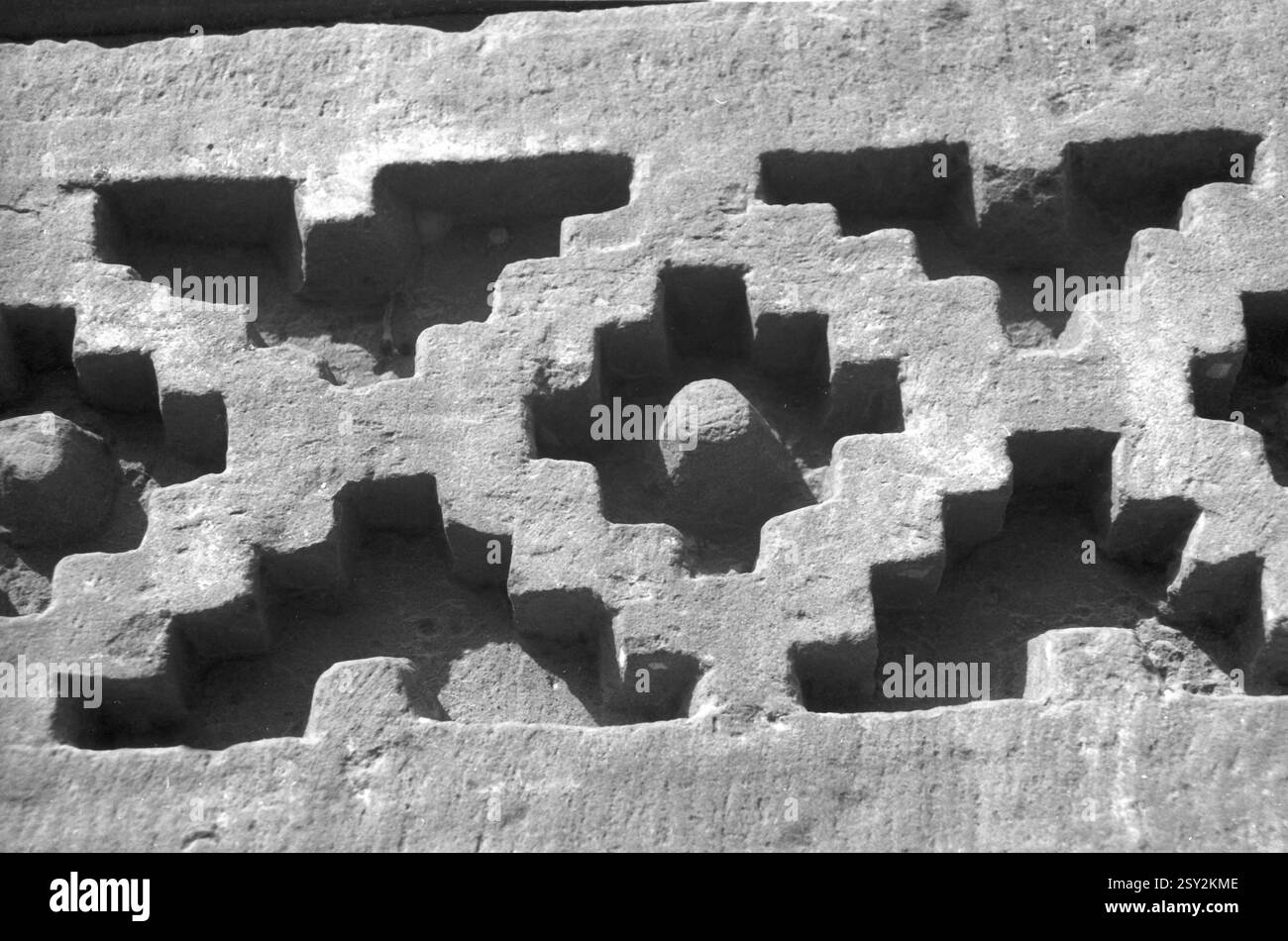 Muro del complesso qutub minar, delhi, India, Asia Foto Stock