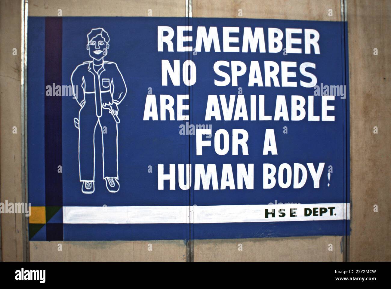 Cartello di sicurezza di Remember no spare available for Humanbody at site of hydroelectric project, Uri Foto Stock