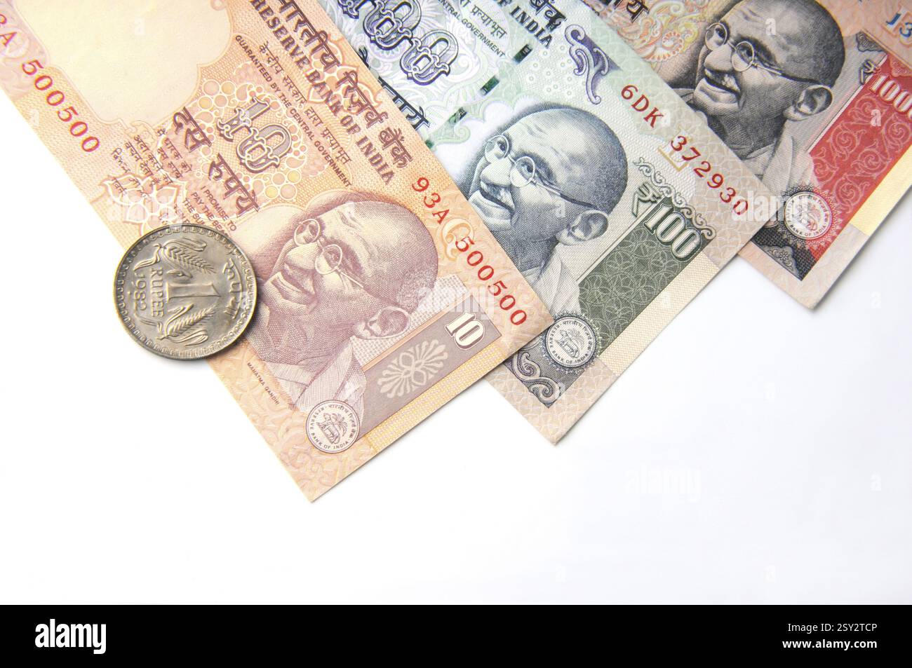 Concetto di banconote e monete in valuta indiana Foto Stock