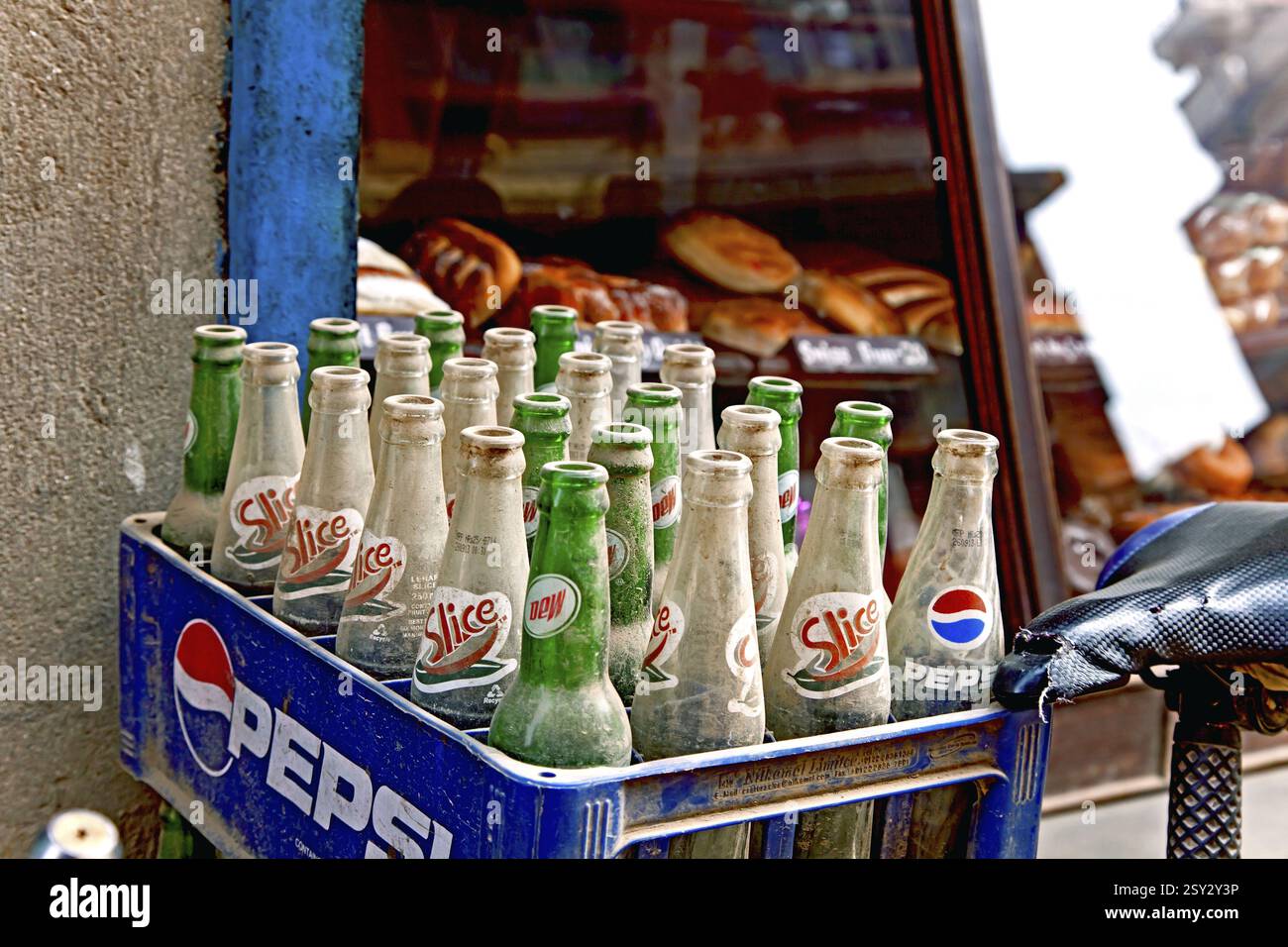 Bottiglie di bibite analcoliche, lalitpur, Kathmandu, Nepal, Asia Foto Stock