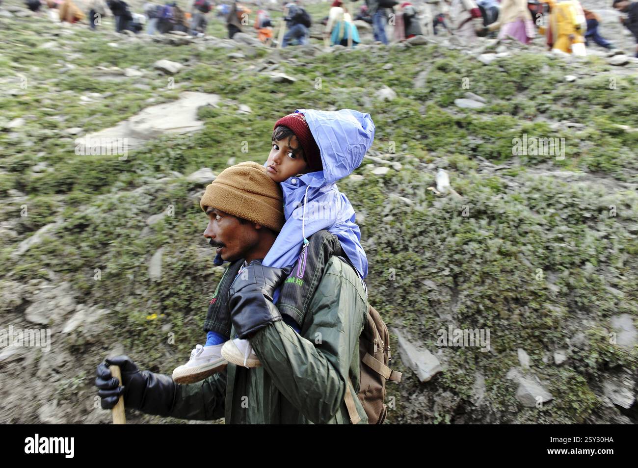 Pilgrim sangam alla sacra grotta, amarnath yatra, Jammu Kashmir, India, Asia Foto Stock