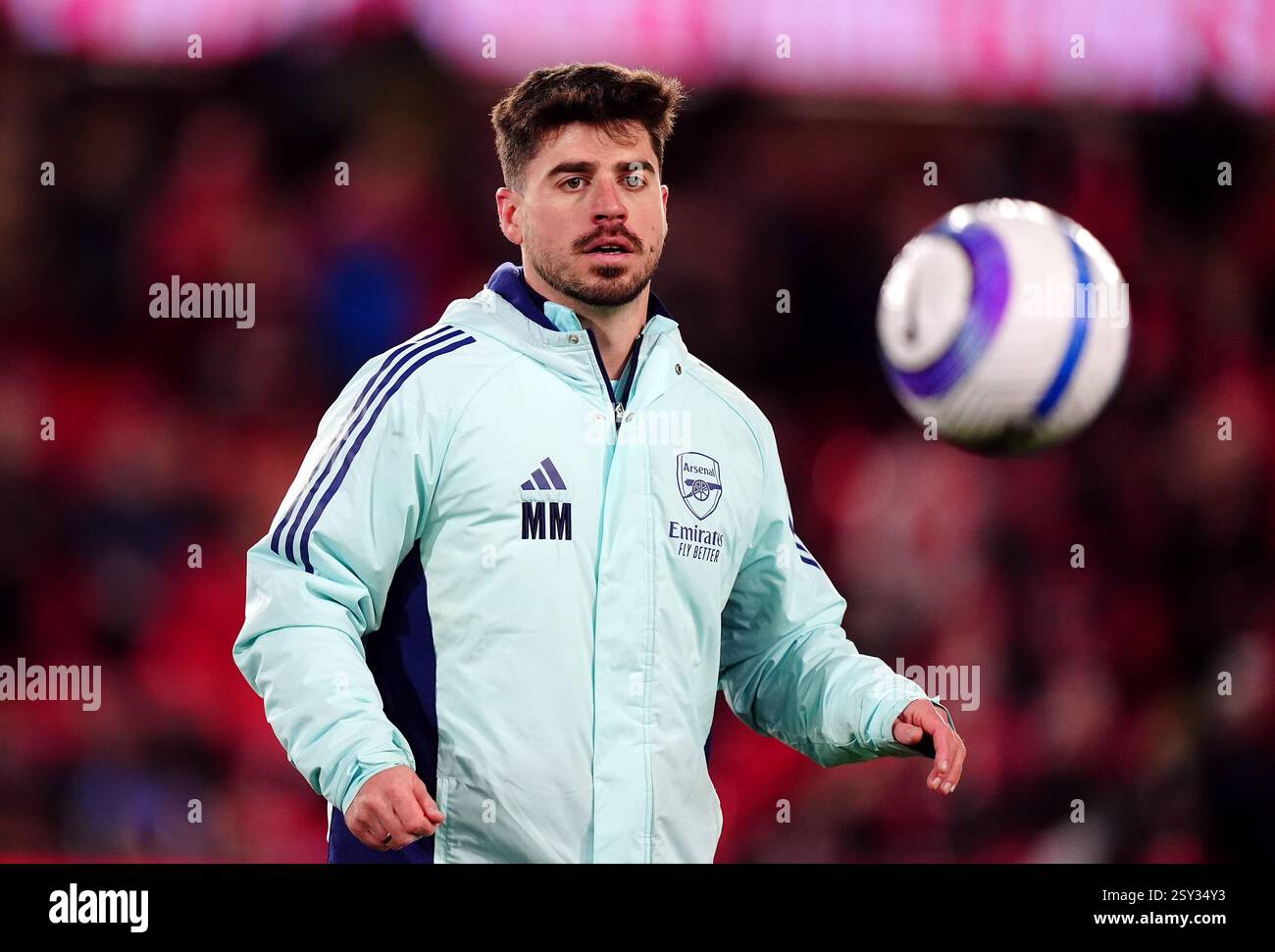 L'assistente allenatore dell'Arsenal Miguel Molina durante la partita di Premier League al City Ground di Nottingham. Data foto: Mercoledì 26 febbraio 2025. Foto Stock