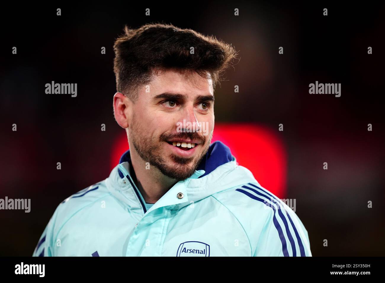 L'assistente allenatore dell'Arsenal Miguel Molina durante la partita di Premier League al City Ground di Nottingham. Data foto: Mercoledì 26 febbraio 2025. Foto Stock