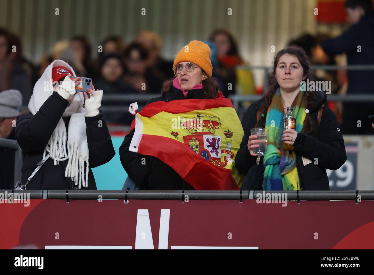 Londra, Regno Unito. 26 febbraio 2025. Londra Inghilterra, 26 febbraio 2025: Tifosi spagnoli durante la partita UEFA Women's Nations League tra Inghilterra e Spagna allo stadio Wembley di Londra (Alexander Canillas/SPP) credito: SPP Sport Press Photo. /Alamy Live News Foto Stock
