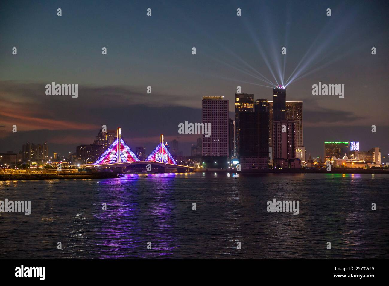 Koh Nora Bridge, Phnom Penh, Cambogia, giovedì 14 novembre, 2024. foto: David Rowland / One-Image.com Foto Stock