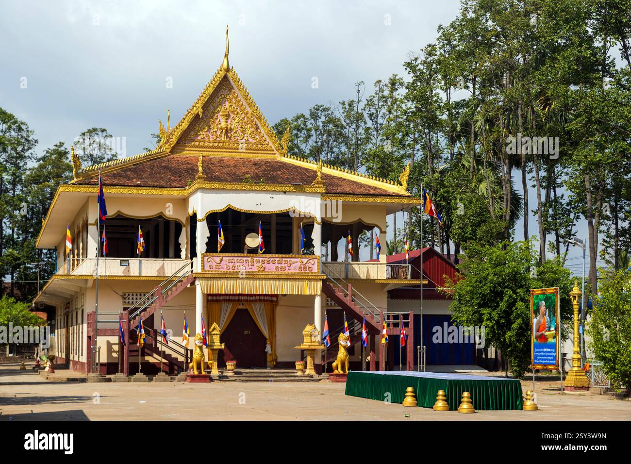 Roka Kaong Pagoda, Cambogia, sabato 16 novembre 2024. Foto: David Rowland / One-Image.com Foto Stock