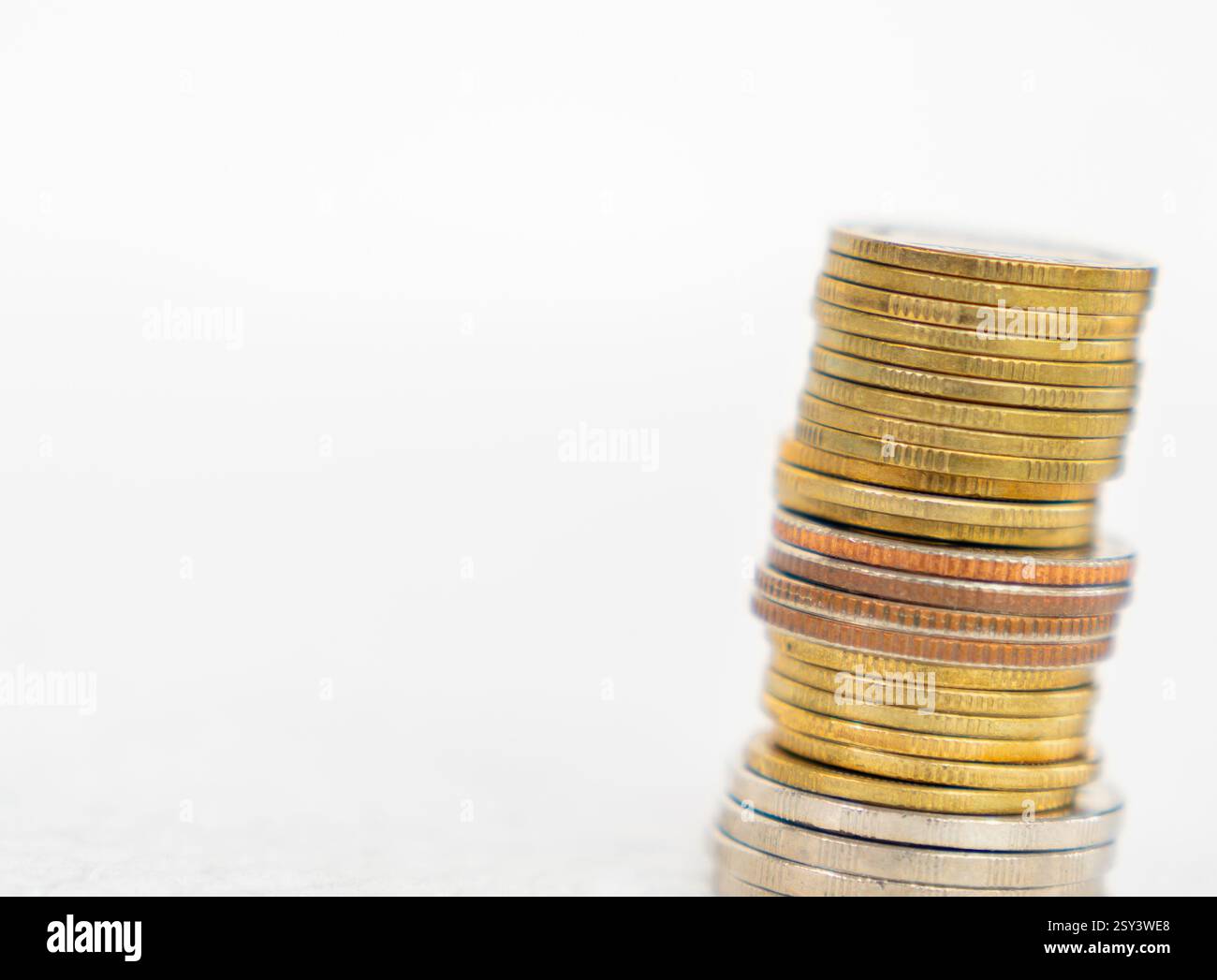 Le monete non hanno un concetto di status finanziario incerto. La situazione finanziaria è instabile. Foto Stock