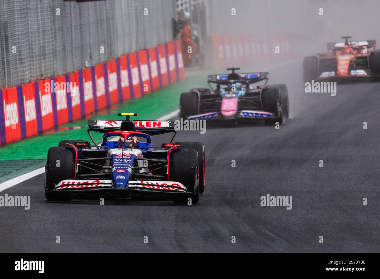 Yuki Tsunoda del Giappone e Visa Cash App RB Formula One Team visti in azione durante il Gran Premio del Brasile di Formula 1. Foto Stock
