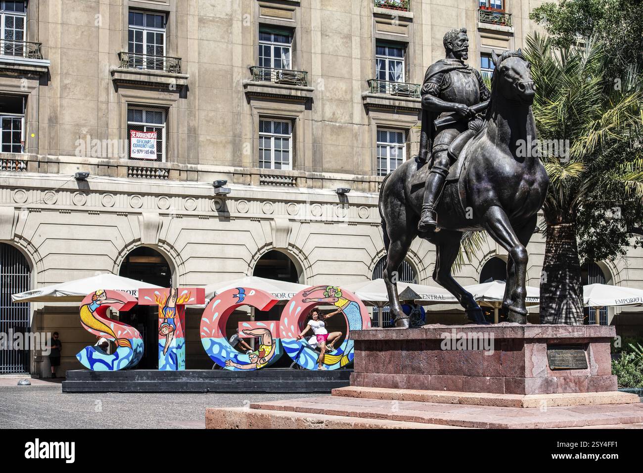 Statua equestre, Don Pedro de Valdivia, Plaza de Armas, Santiago del Cile, Cile, Sud America Foto Stock