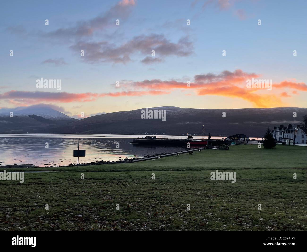 Alba sulla baia di Inveraray - Immagine stock catturata con smartphone