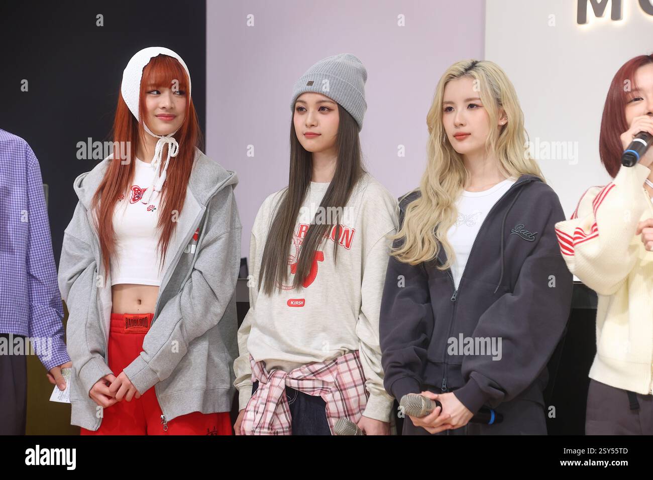 TAIPEI, CINA - 27 FEBBRAIO 2025 - il gruppo femminile taiwanese GENBLUE partecipa ad un evento a Taipei, Cina, il 27 febbraio 2025. Foto Stock
