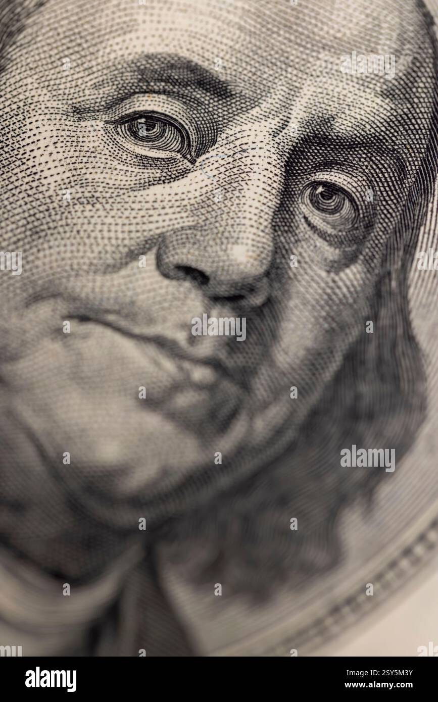 Banconote americane da cento dollari in contanti, autentici soldi americani da vicino con i dettagli della banconota Foto Stock