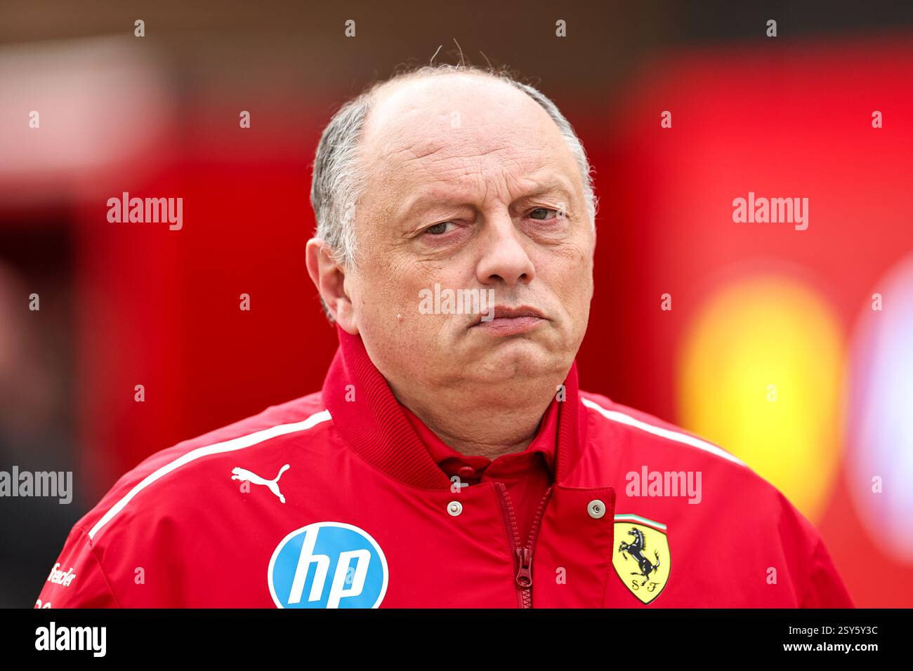 BAHREIN, BAHREIN - FEBBRAIO 27: Frederic Vasseur di Francia e Scuderia Ferrari durante il secondo giorno dei test di F1 al Bahrain International Circuit il 27 febbraio 2025 in Bahrein, Bahrein. (Foto di Qian Jun/Alamy Live News) Foto Stock