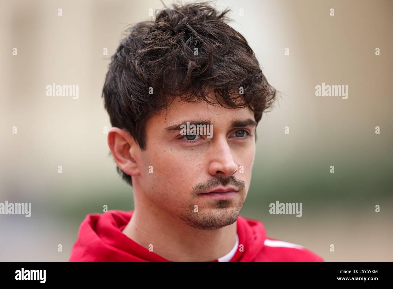BAHREIN, BAHREIN - FEBBRAIO 27: Charles Leclerc di Monaco e Scuderia Ferrari durante il secondo giorno dei test di F1 al Bahrain International Circuit il 27 febbraio 2025 in Bahrein, Bahrein. (Foto di Qian Jun/Alamy Live News) Foto Stock