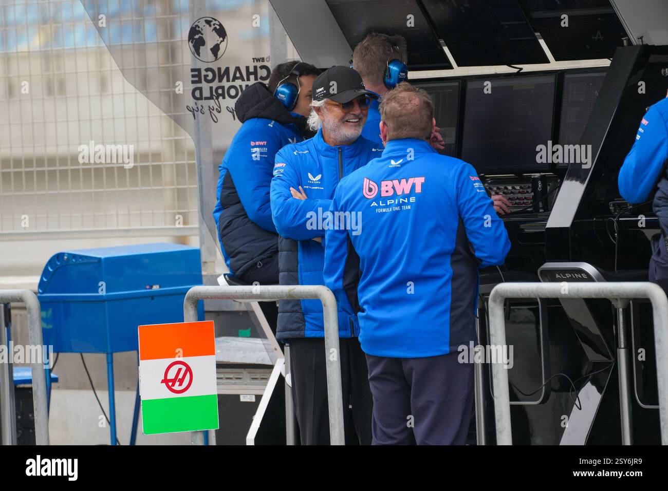 Sakhir, Bahrein. 27 febbraio 2025. Flavio Briatore, durante i test di Formula 1, al circuito Internazionale del Bahrain. Crediti: Alessio Morgese/ Emage / Alamy live news Foto Stock